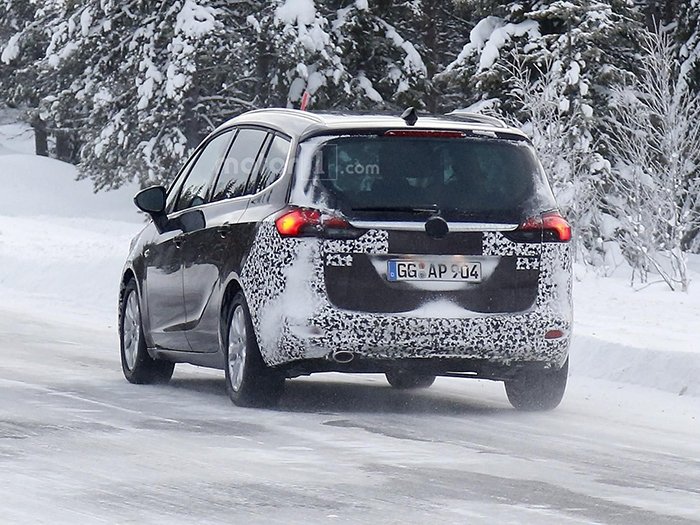 Обновленный Opel Zafira Tourer запснят на тестах (2).jpg