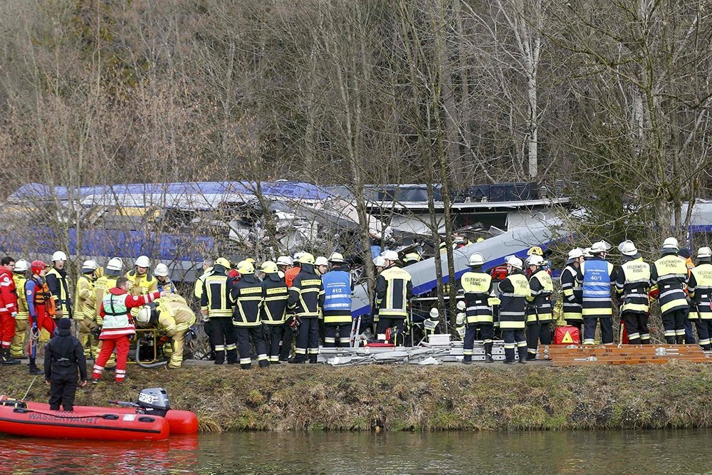 При столкновении поездов в Баварии погибли восемь человек (3).jpg