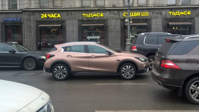 Кроссовер Infiniti QX30 сфотографировали в Москве до выхода на рынок Кроссовер Infiniti QX30 сфотографировали в Москве до выхода на рынок (1).jpg