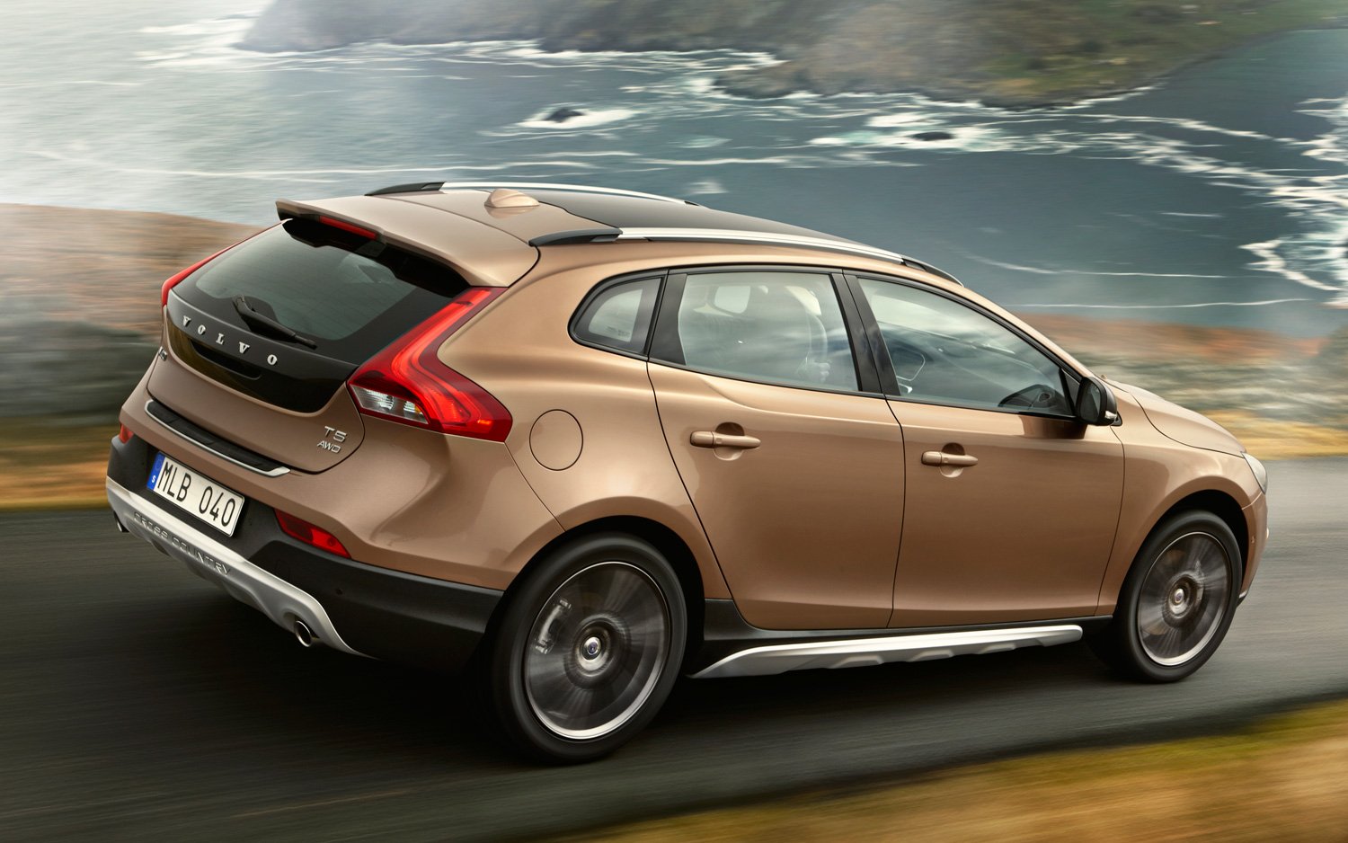 V40 Cross Country.jpeg