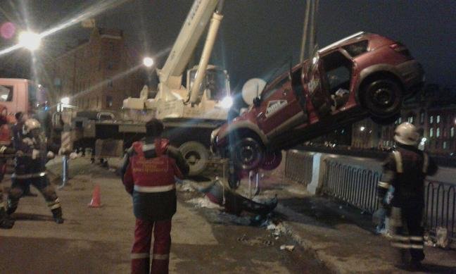 В Фонтанку снова упал автомобиль (3).jpg