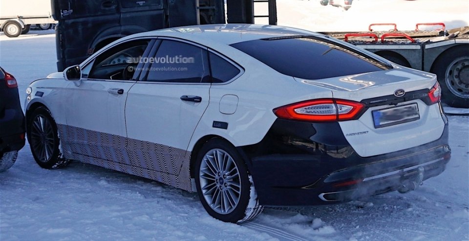 Новый седан Ford Mondeo 2017 снят на тестах (2).jpg
