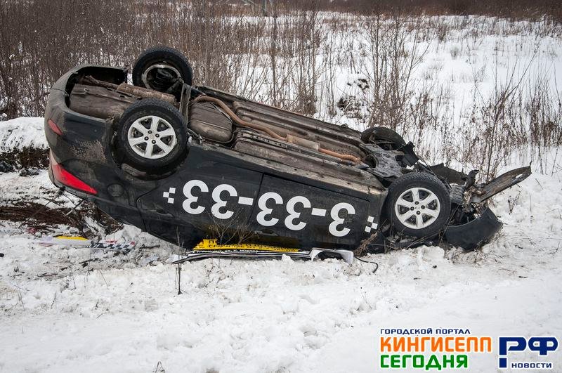 На трассе Нарва перевернулось такси (3).jpg