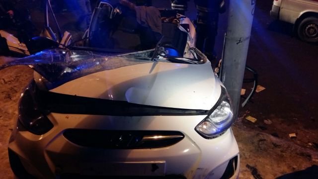 После ДТП на Воробьевых горах водителя зажало в искореженном автомобиле (2).jpg