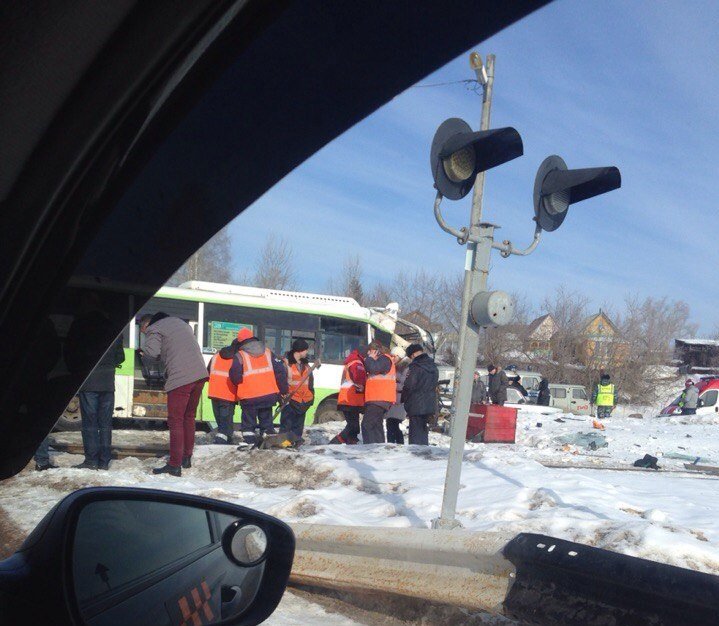 Под Ижевском при столкновении автобуса и поезда погибла кондуктор Под Ижевском при столкновении автобуса и поезда погибла кондуктор (1).jpg