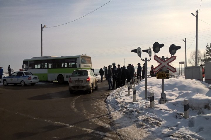 Под Ижевском при столкновении автобуса и поезда погибла кондуктор Под Ижевском при столкновении автобуса и поезда погибла кондуктор (3).jpg