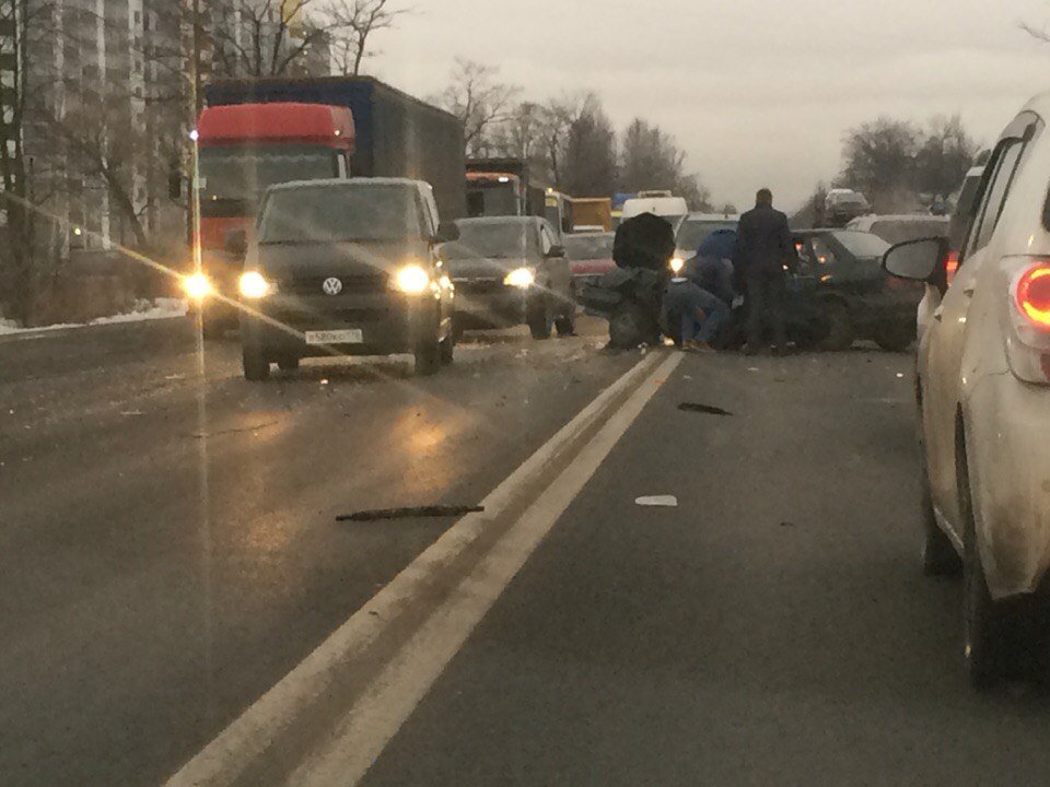 После ДТП на Московском шоссе водителя зажало в машине (4).jpg