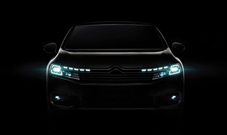 Citroen показали возрожденный седан С6 1.jpg
