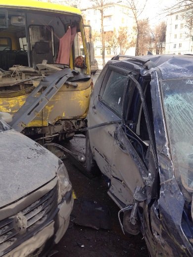 В ДТП в Самаре с маршруткой пострадали восемь человек (3).jpg