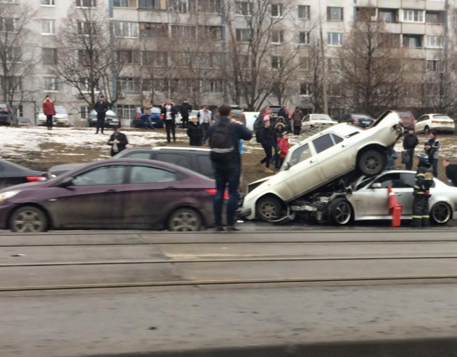 "Жигули" оказались на крыше BMW