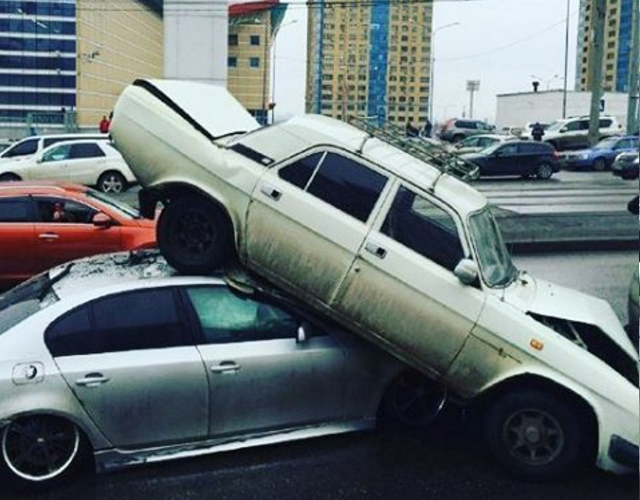 "Жигули" оказались на крыше BMW