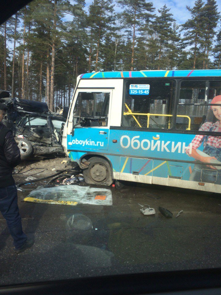 Под Зеленогорском двое погибли в ДТП с маршруткой