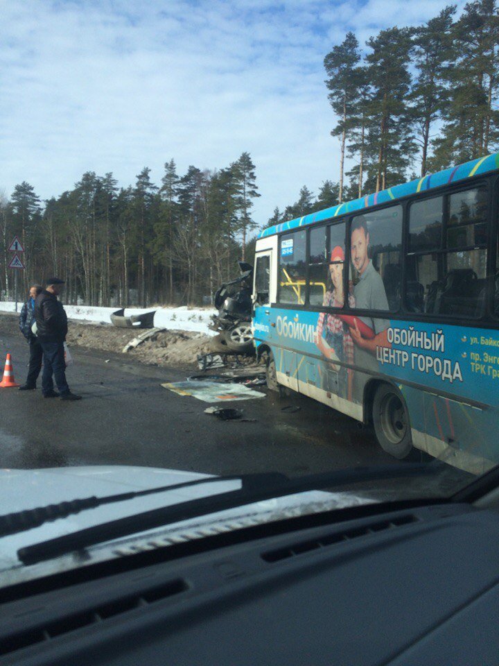 Под Зеленогорском двое погибли в ДТП с маршруткой