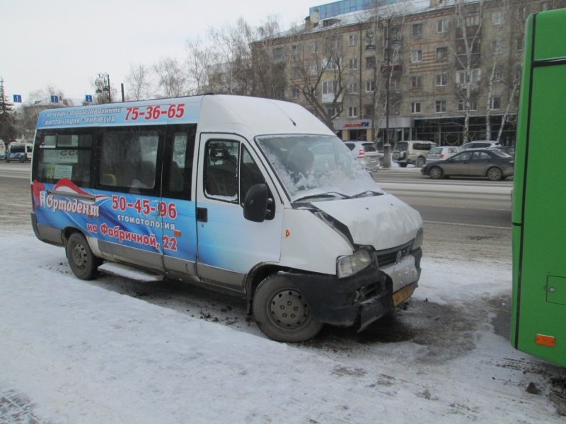 В Тюмени в карету «скорой помощи», приехавшей на ДТП, врезался автобус
