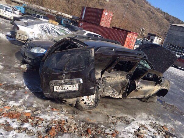 В Горно-Алтайске в результате столкновения Toyota Camry и Renault Duster погибла девушка, ещё четверо - в больнице