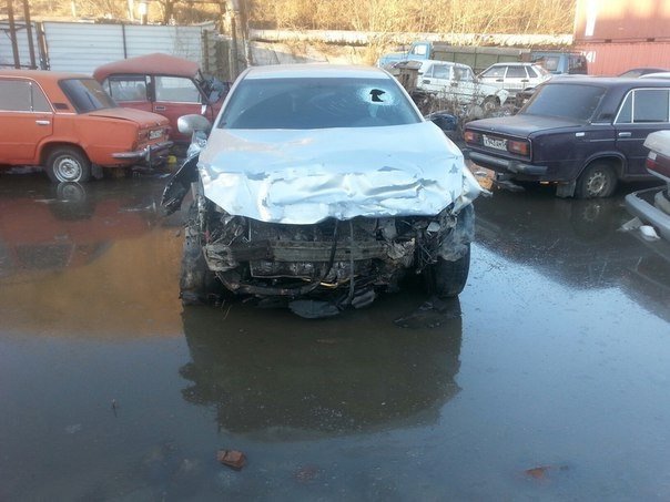 В Горно-Алтайске в результате столкновения Toyota Camry и Renault Duster погибла девушка, ещё четверо - в больнице
