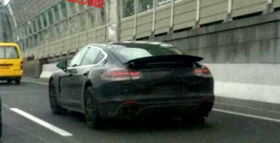 В Китае был замечен Porsche Panamera 2017 (1).jpg