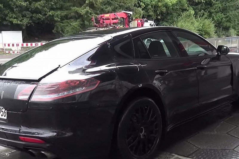 В Китае был замечен Porsche Panamera 2017 (6).jpg