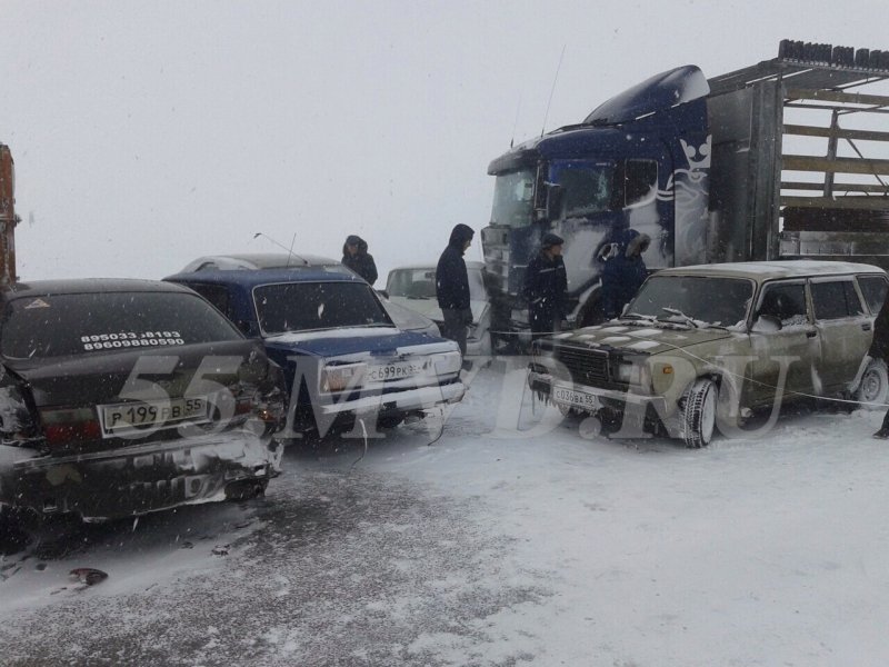 Под Омском столкнулись 17 автомобилей (3).jpg