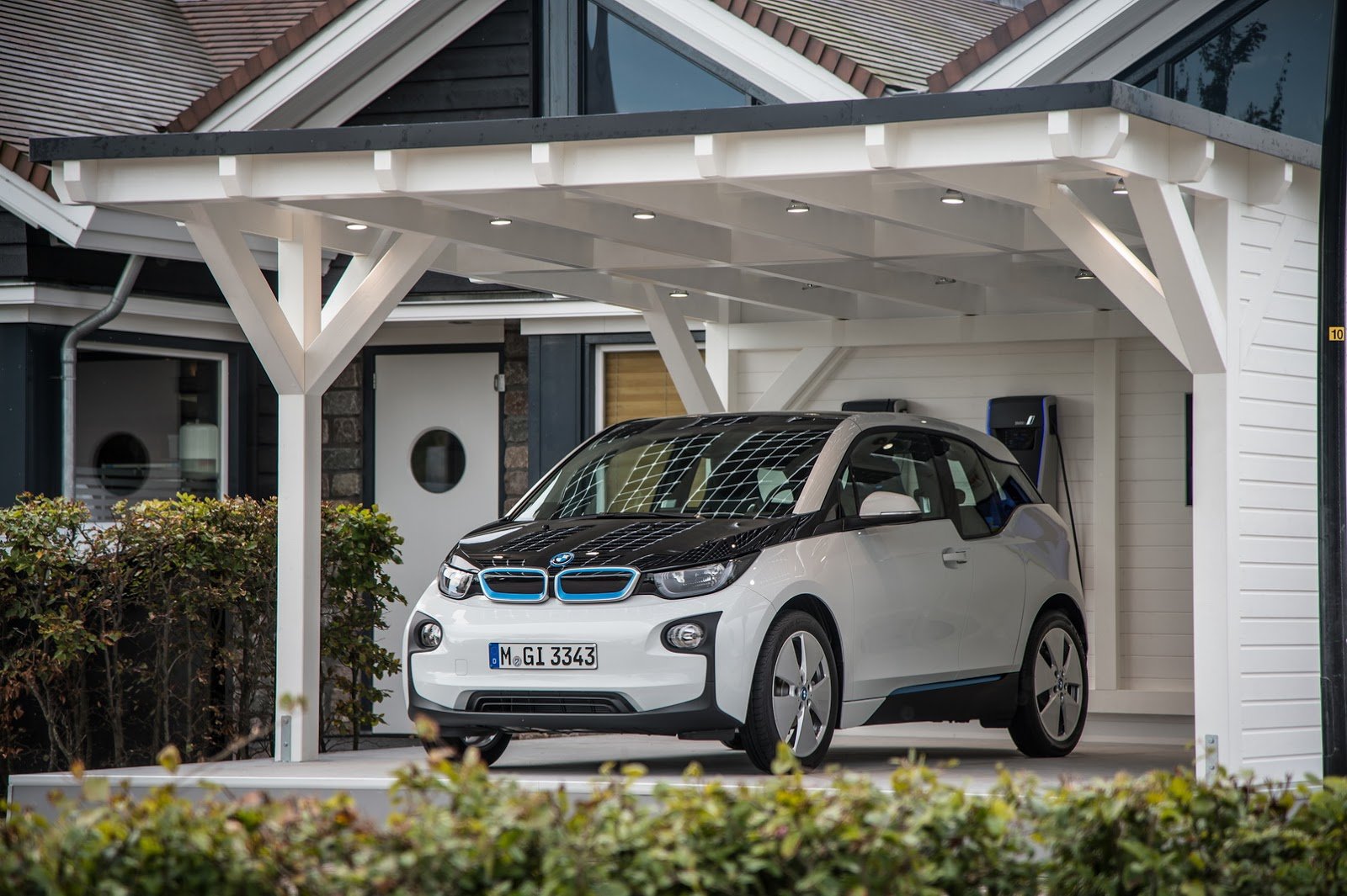 BMW готовит две новые версии модели i3 (2).jpg