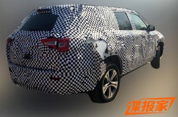 Внедорожник Changan CS95 замечен на дорогах Китая (1).jpg