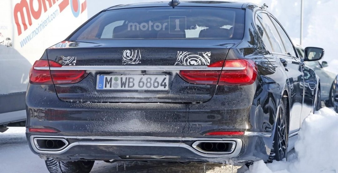 «Заряженный» кроссовер BMW M7 проходит испытания в Швеции (4).jpg