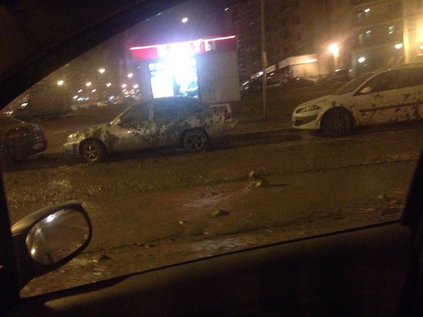В Петербурге машину залило цементом (2).jpg