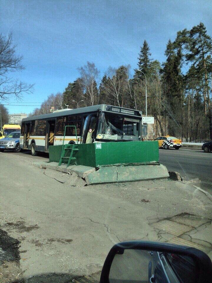 В Зеленограде в ДТП с автобусом пострадали три человека (2).jpg