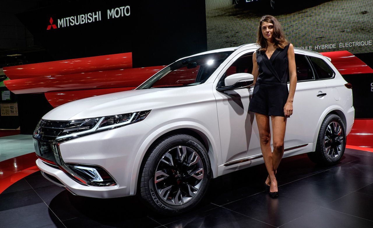 В Нью-Йорке прошла презентация нового кроссовера Mitsubishi Outlander PHEV (2).jpg
