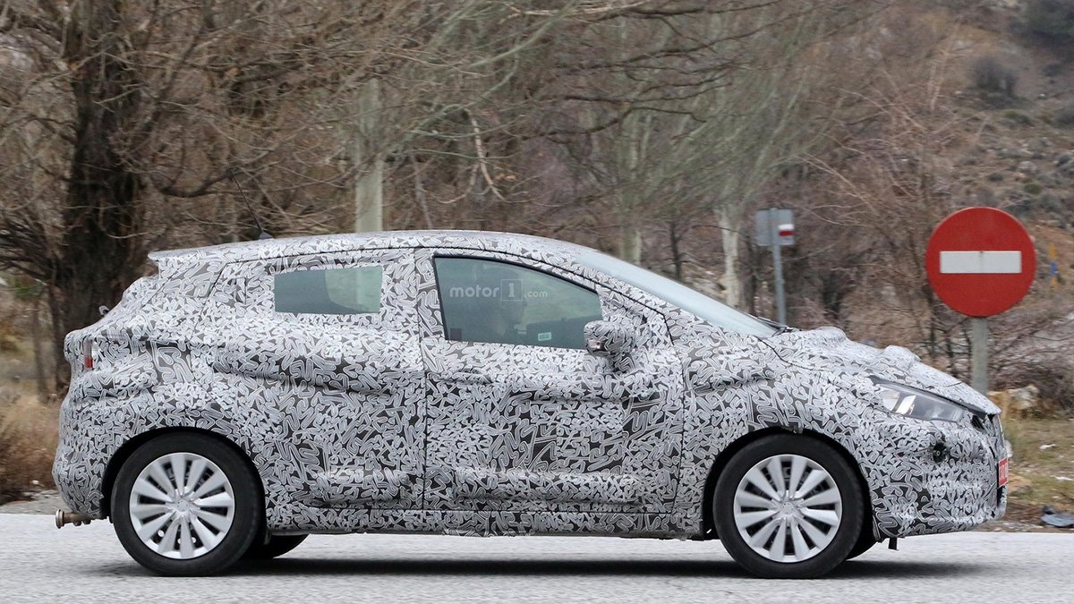 На тестах замечен новый Nissan Micra (3).jpg