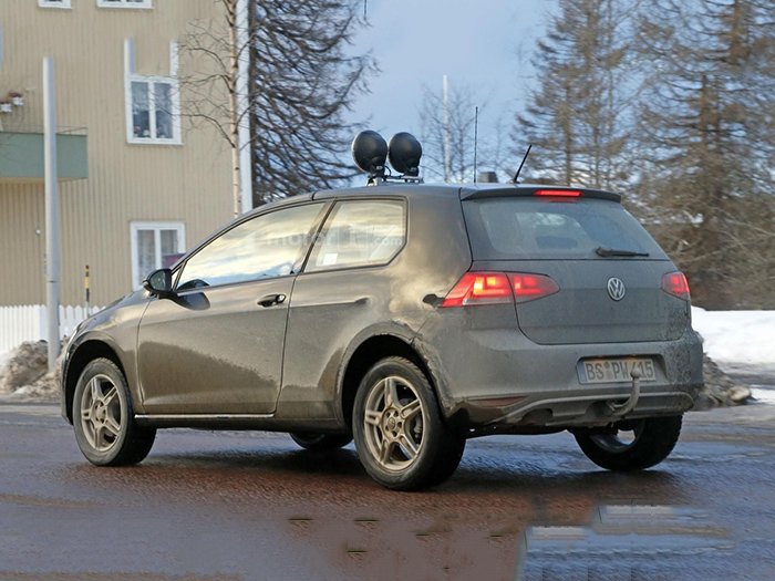 Кроссовер Volkswagen Polo был замечен на дорожных испытаниях (3).jpg