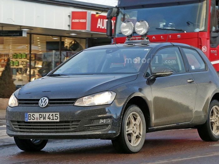 Кроссовер Volkswagen Polo был замечен на дорожных испытаниях (2).jpg