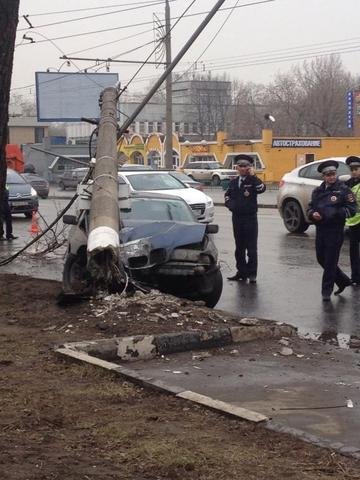 В Москве водитель BMW сбежал после крупного ДТП.jpg