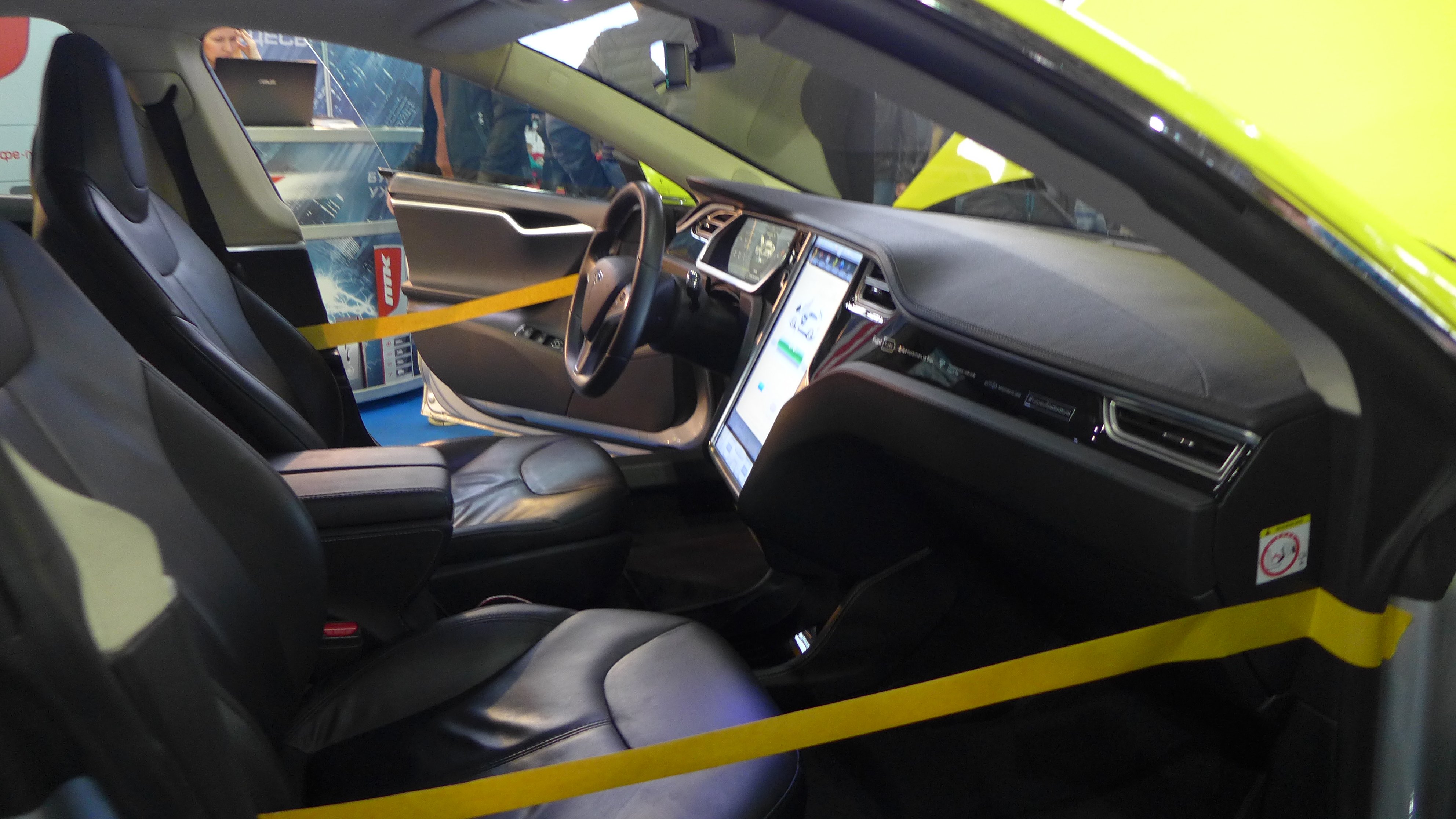 Яндекс Такси в форм-факторе электромобиля Tesla Model S Tesla Model S