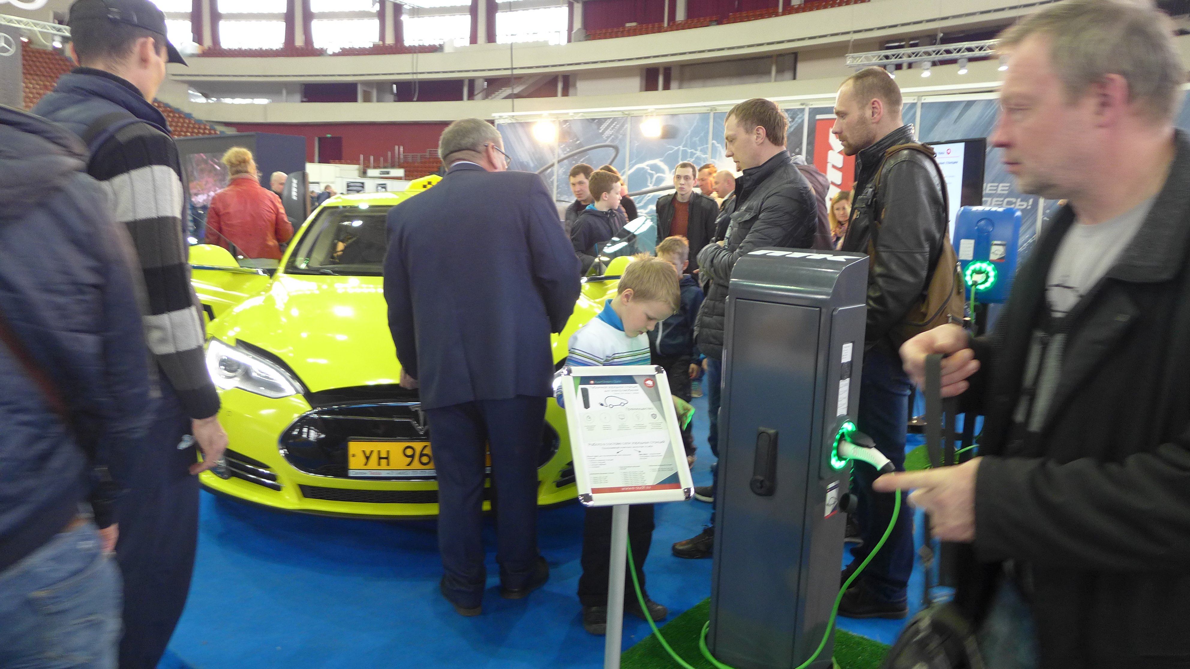 Яндекс Такси в форм-факторе электромобиля Tesla Model S Tesla Model S