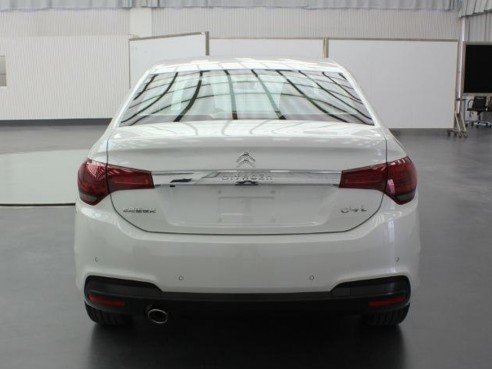 В Сети появились фото обновленного седана Citroen C4 (2).jpg