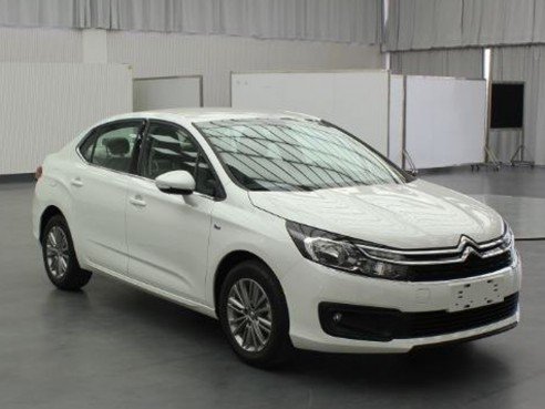 В Сети появились фото обновленного седана Citroen C4 (1).jpg