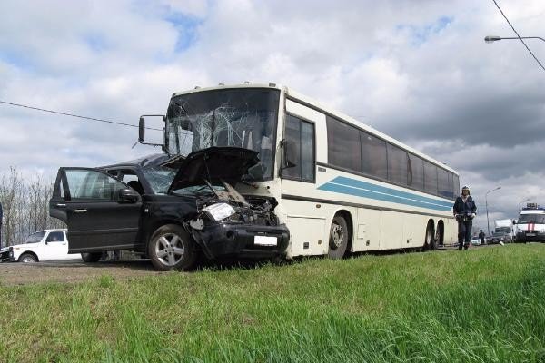 Под Тихорецком в лобовом ДТП с автобусом погиб человек (2).jpg