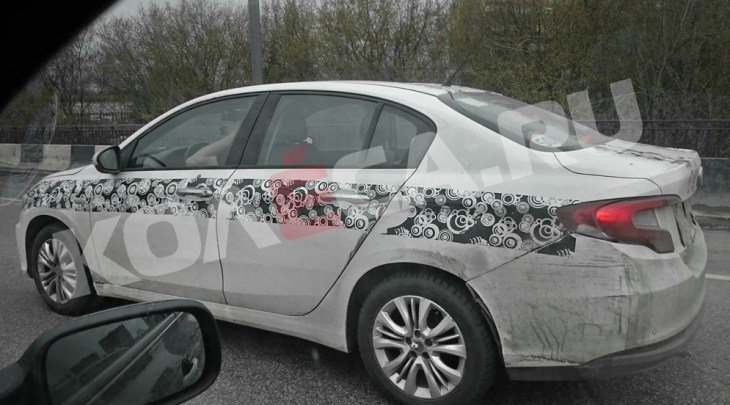 На дорогах Москвы замечен новый седан Fiat Tipo (1).jpg