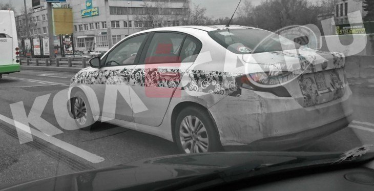 На дорогах Москвы замечен новый седан Fiat Tipo (3).jpg