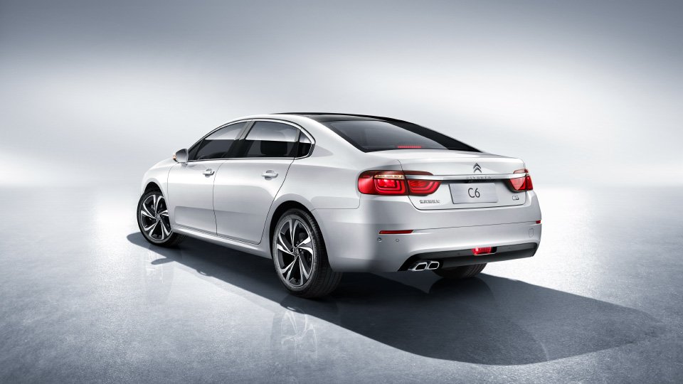 В Пекине представили новый Citroen C6 (3).jpg