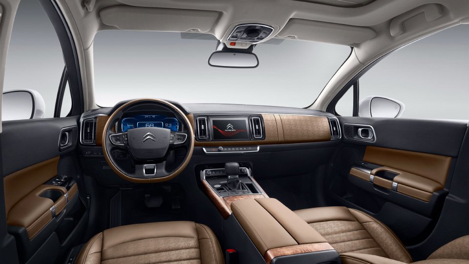 В Пекине представили новый Citroen C6 (2).jpg
