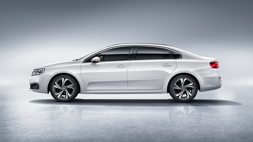 В Пекине представили новый Citroen C6 (1).jpg