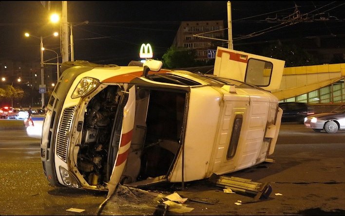 В Москве перевернулась карета «скорой помощи».jpg