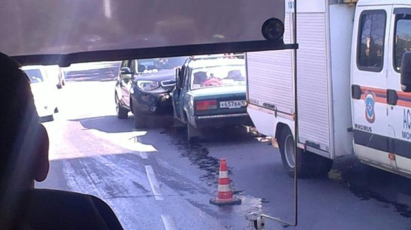 В Москве в ДТП пострадали двое взрослых и двое детей.jpg