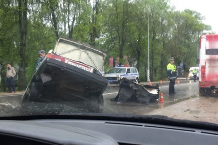 В Смоленске легковушка врезалась в автобус один человек погиб, двое пострадали (4).jpg