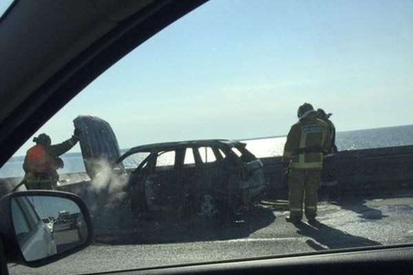 На КАД у Кронштадта выгорел BMW (3).jpg