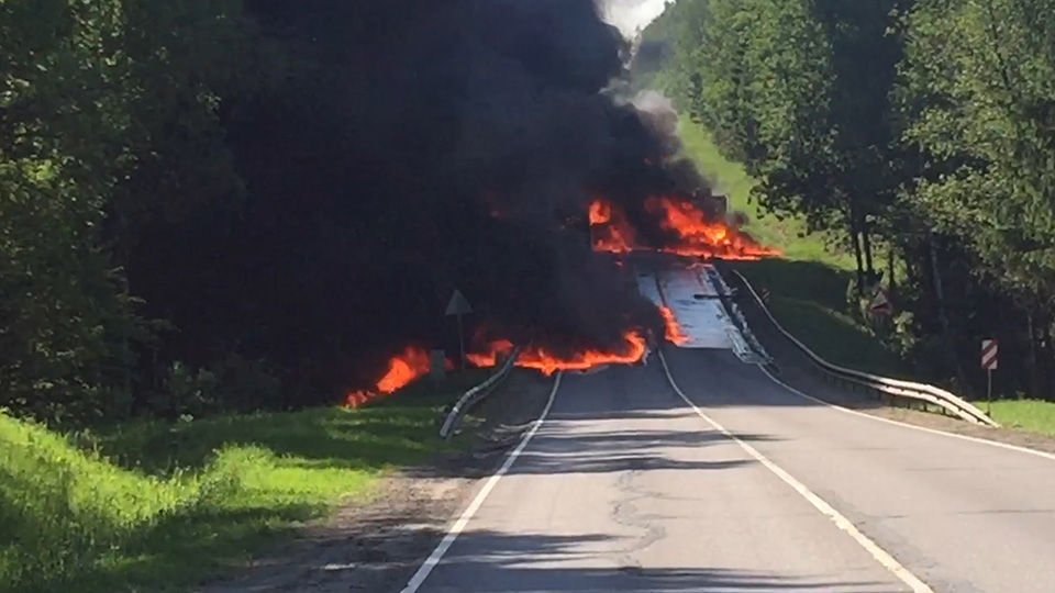 В ДТП с фурой и бензовозом под Москвой погибли два человека (2).jpg