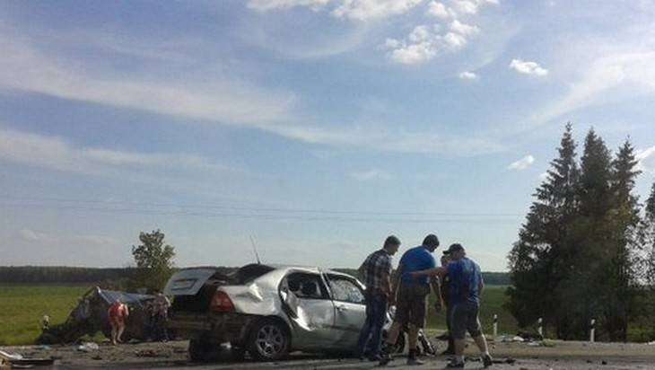 Под Брянском в ДТП погибли отец с дочерью.jpg