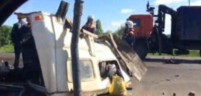 На трассе М7 при столкновении с КамАЗом у МАЗа оторвало кабину - водитель погиб